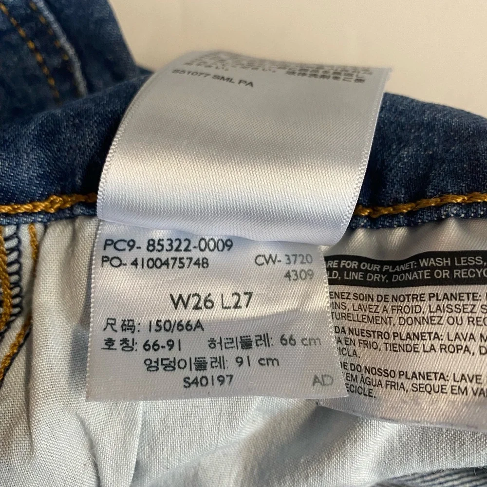 Levi’s Mile High Cropped Wide Leg Button Fly Jeans in great condition.Size 26 - Picture 11 of 16